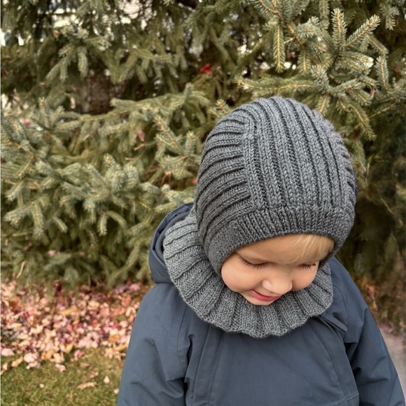 Gray Ribbed Knit Balaclava - Picture 2 of 3